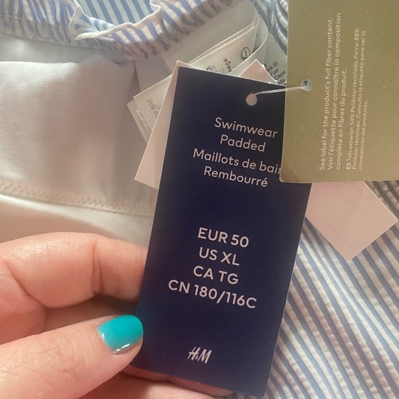 H&M Women’s one piece bathing suit. Size XL - Picture 4 of 5